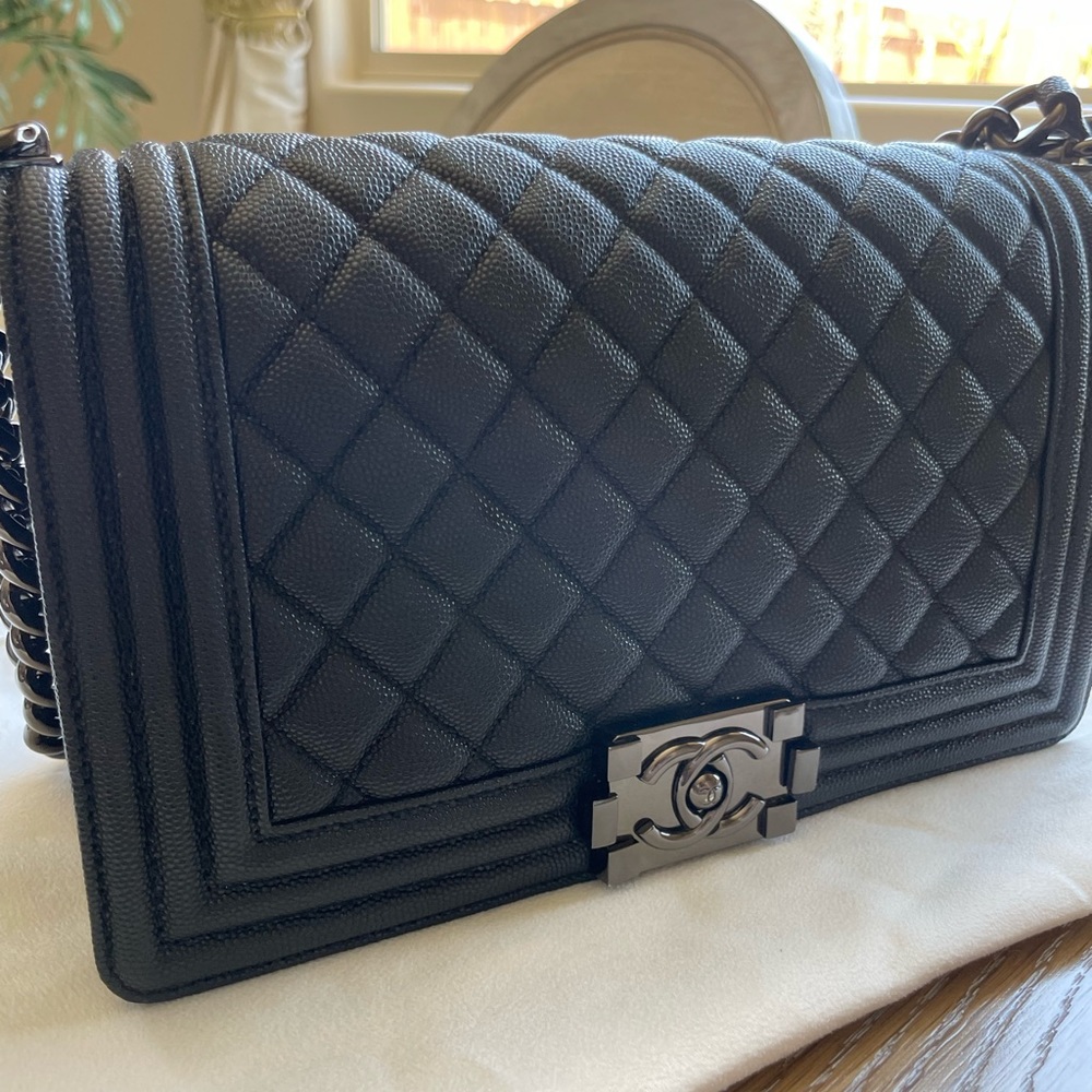 COPY - Chanel boy Bag So Black